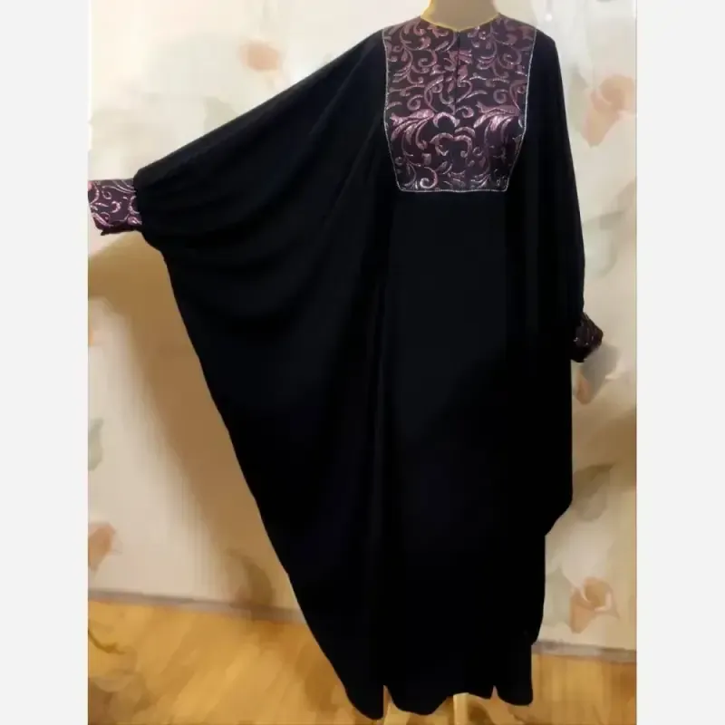 عبای زنانه طرح نجلا جنس کرپ الیزه رنگ مشکی خرجکار زرشکی فری سایز