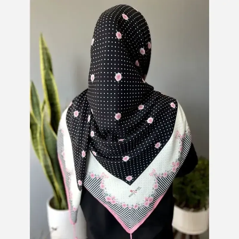 روسری سوپر نخ قواره 140 طرح گلدار رنگ مشکی و سرمهای