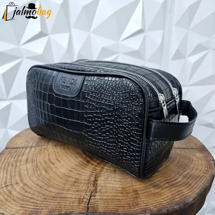 کیف دستی مردانه اسپرت طرحدار چرم صنعتی دو خانه بند دستی
