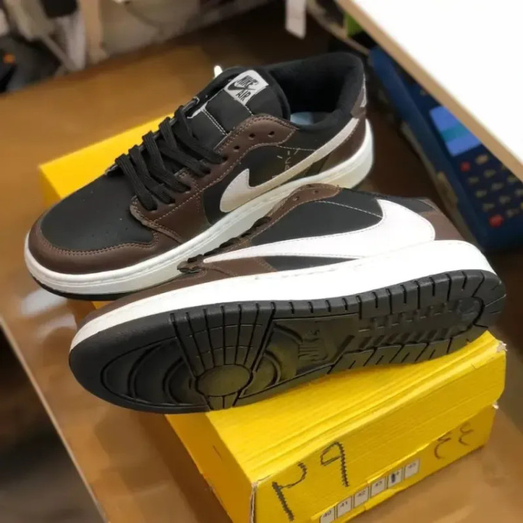 کفش نایک تراویس مردانه قهوه ای مشکی رویه چرم صنعتی دور دوخت کف دوخت اشتروبل قالب استاندارد