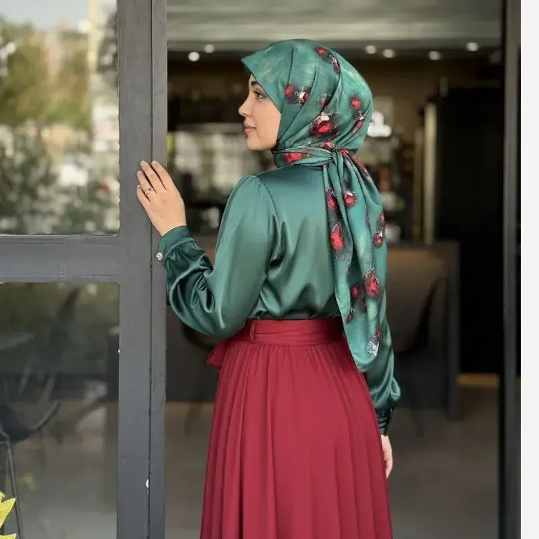 روسری نخ کاستوم طرح یاقوت طرح آذر حاشیه یکنواخت زمینه طرح ریز صورتی