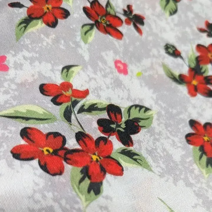 روسری نخ کاستوم طرح چیچک گل سرخ طوسی قواره بزرگ 140 سانتیمتر
