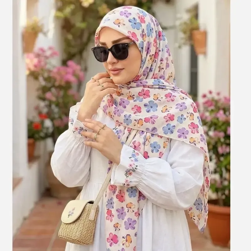 روسری نخ کاستوم طرح گل کاغذی قواره بزرگ 140x140 دور چرخ دوز کرم شیری