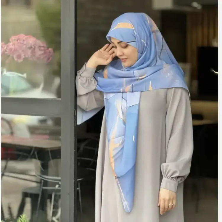 روسری نخی کاستوم طرح دلناز سایز 140 آبی چرخ دوز
