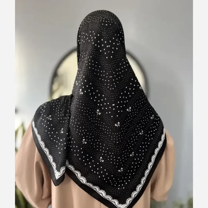 روسری سوپر نخ طرح فلوریدا قواره 110 برند میس رز منگوله دار