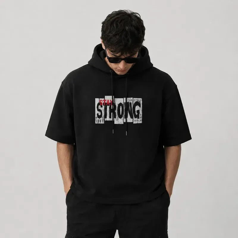 تی شرت مردانه کلاهدار نخی گرم بالا طرح حروف مدل STRONG مشکی