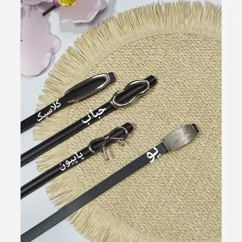 کمربند زنانه مینیمال مشکی با یراق نقره ای طول 105 تا 110 سانت عرض 1.5 سانت