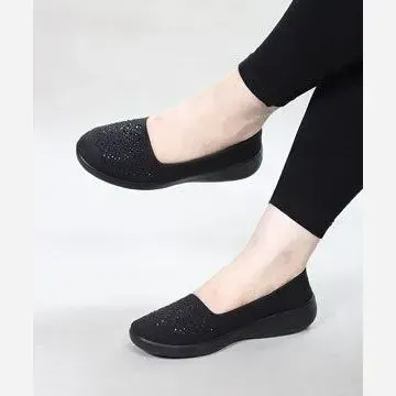کفش زنانه راحتی مدل تینا برند چکاوک با رویه ماکروفایبر نگیندار و زیره PU سبک