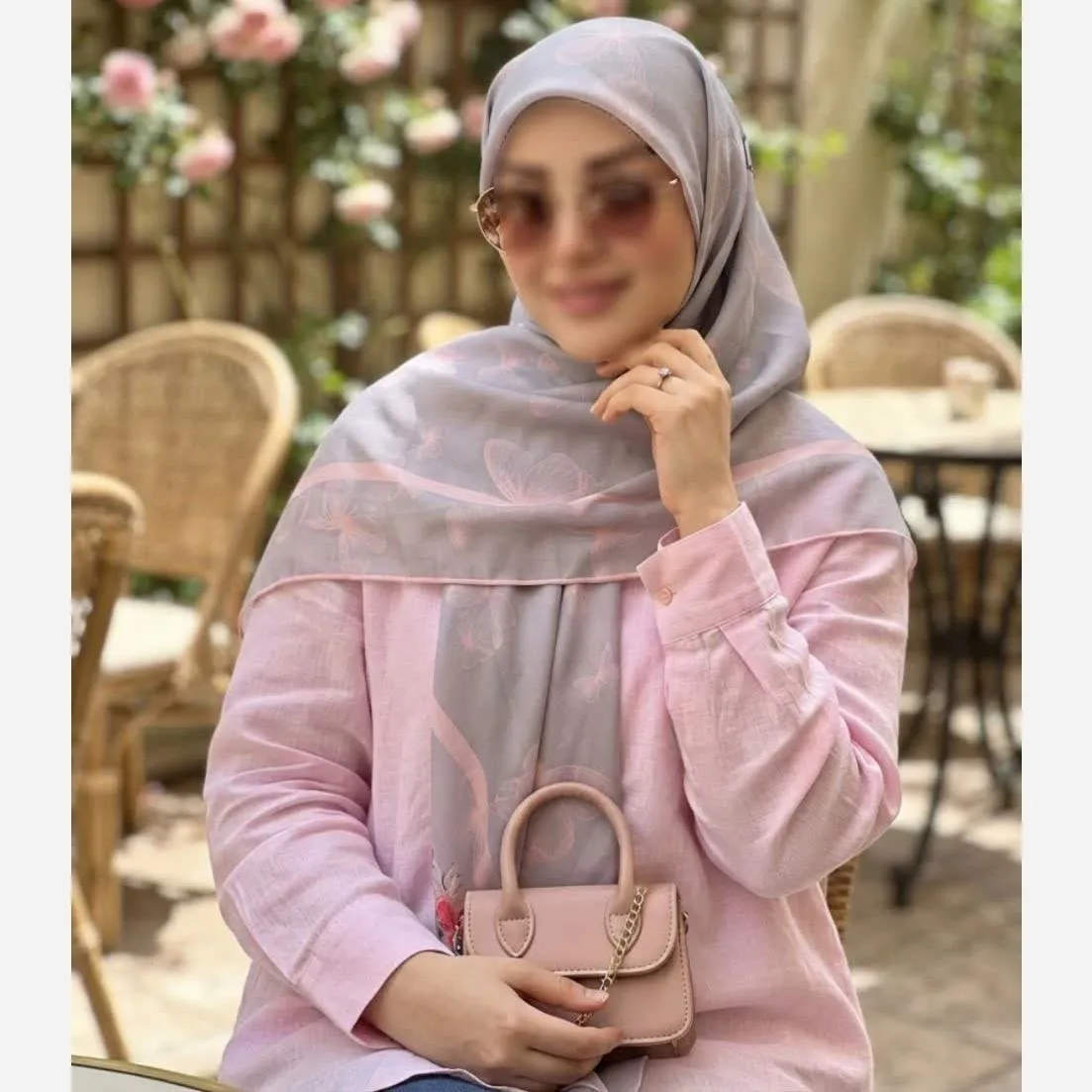 روسری نخ کاستوم مجلسی طرح مشکات پروانه گل رز قواره بزرگ 140 سانتیمتر