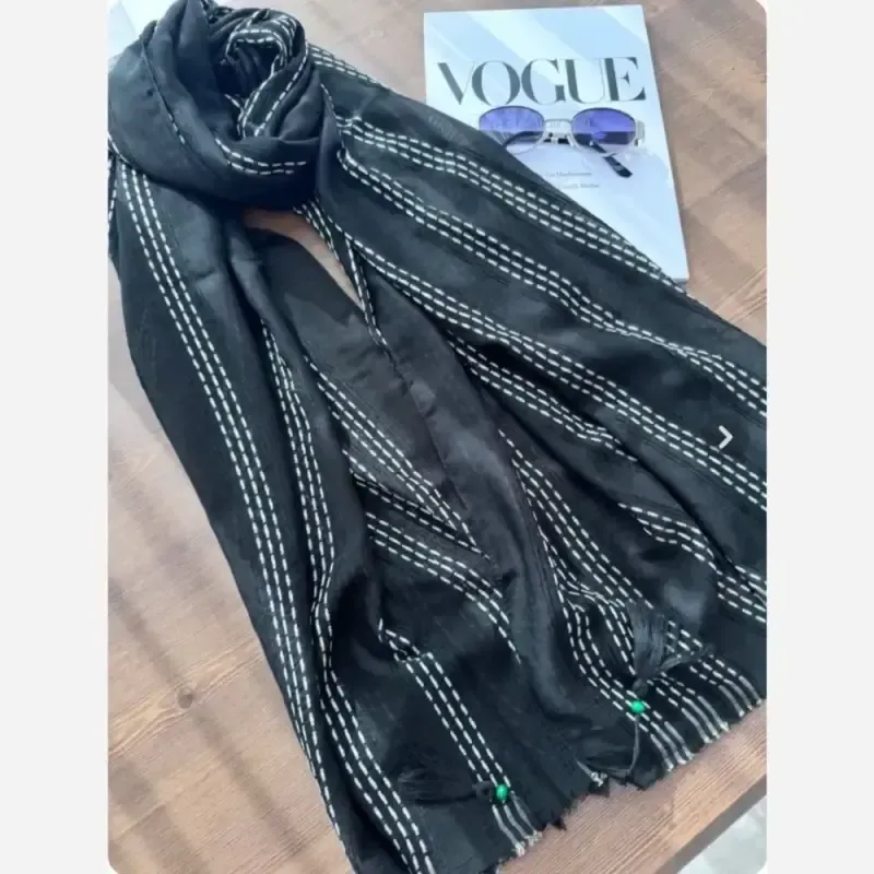 شال نخی زنانه طرح کوکی قواره بلند رنگ ذغال سنگی